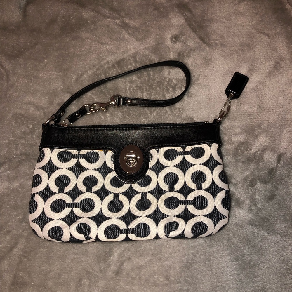 COPY - Coach wristlet